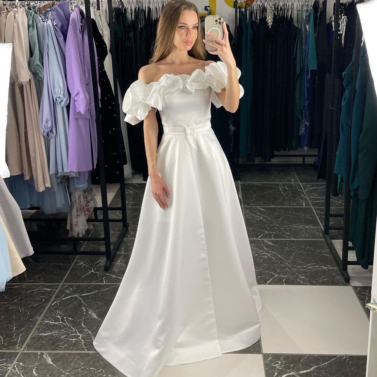 Купить Белоснежное платье из атласа