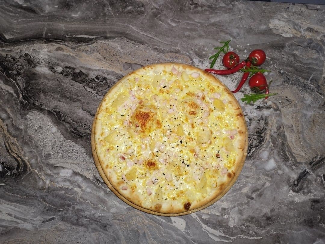 Купить 16. Гавайская (курица, ананас, соус кисло-сладкий) 32 СМ 550 ГРАММ