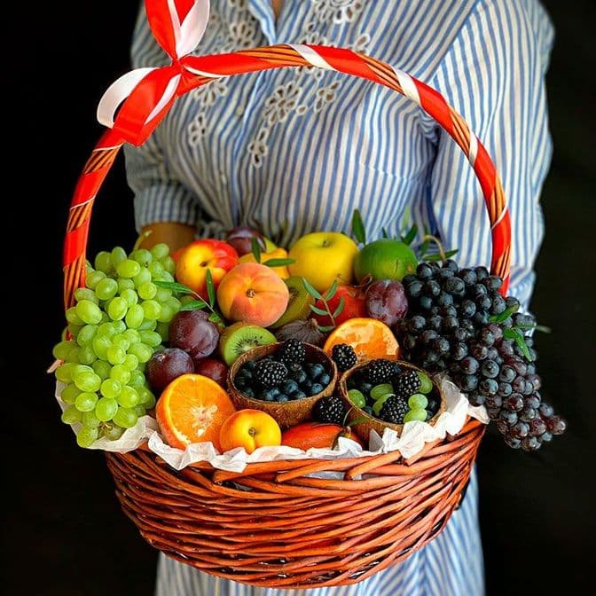 Корзина из фруктов