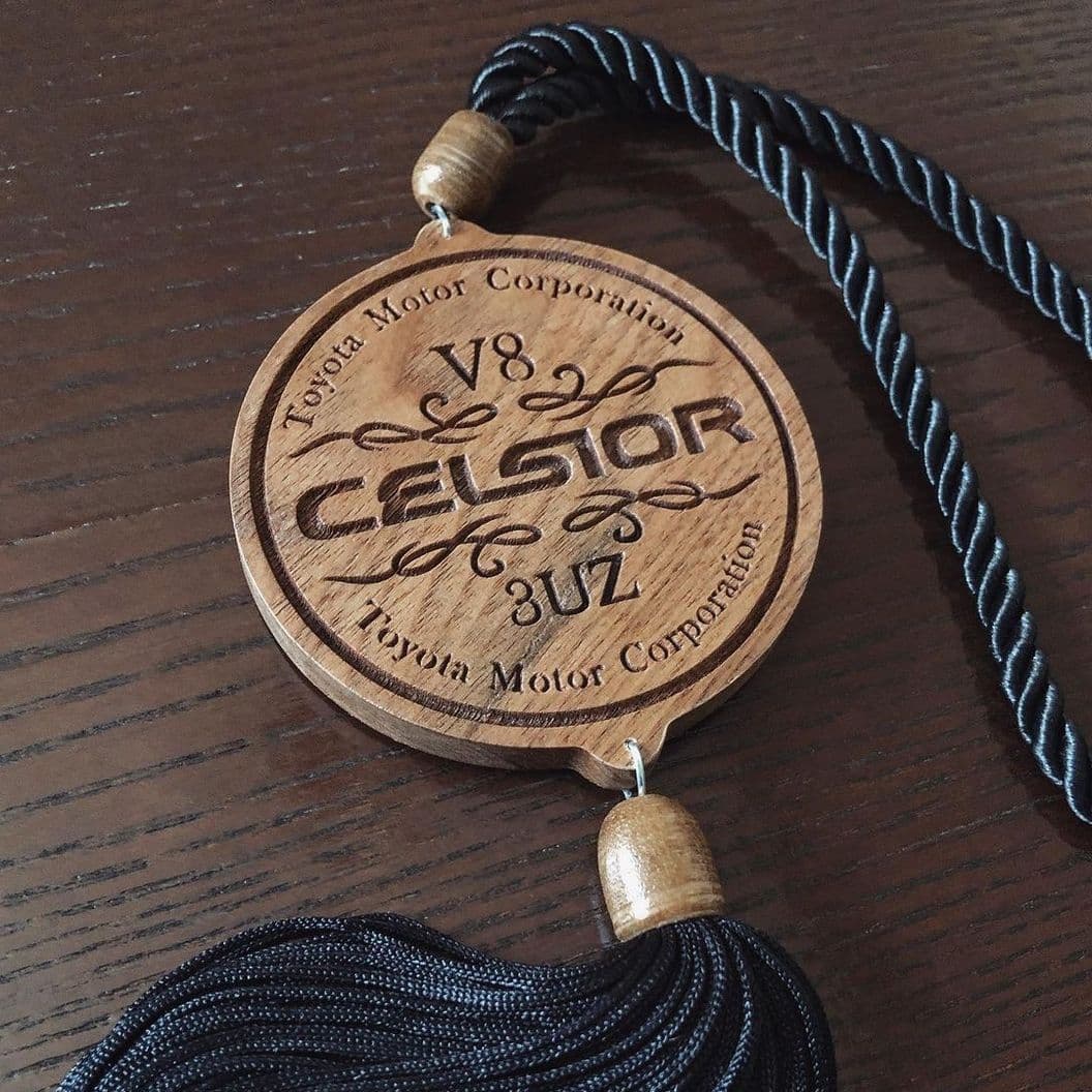 Подвеска на зеркало Toyota Celsior