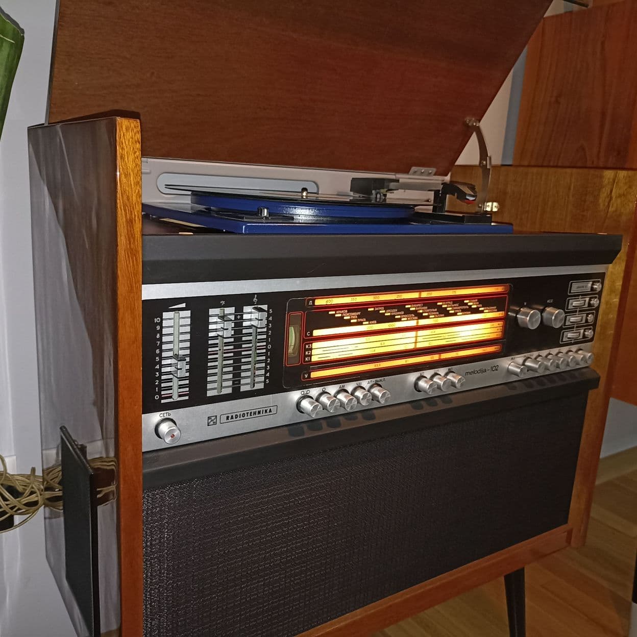 Купить радиола Мелодия 102