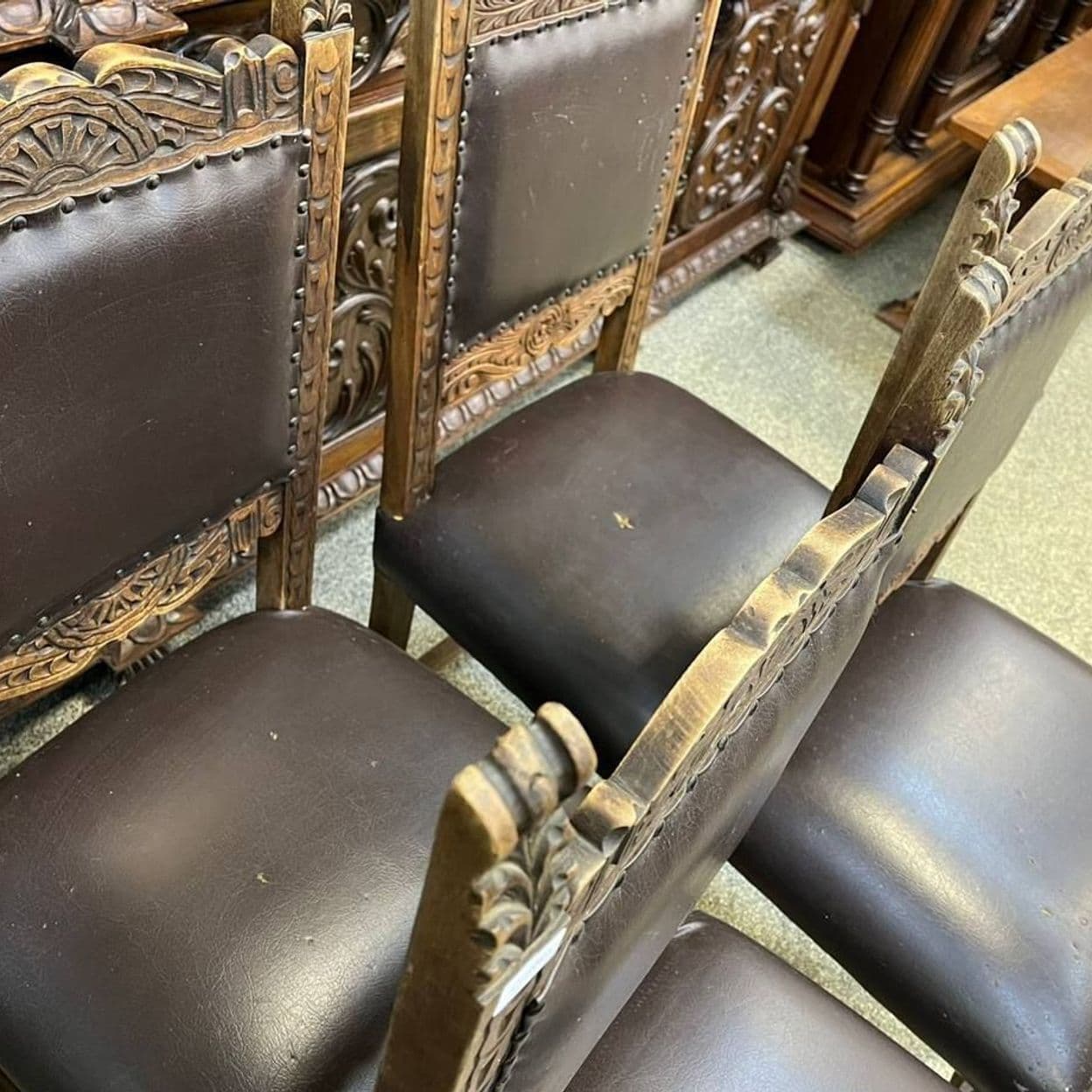 Купить Старинное кресло и стулья 4 шт