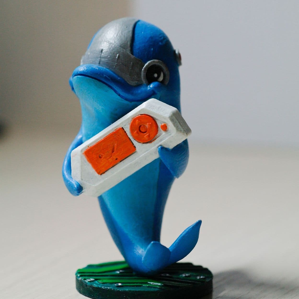 Купить Фигурка дельфина с Flipper Zero