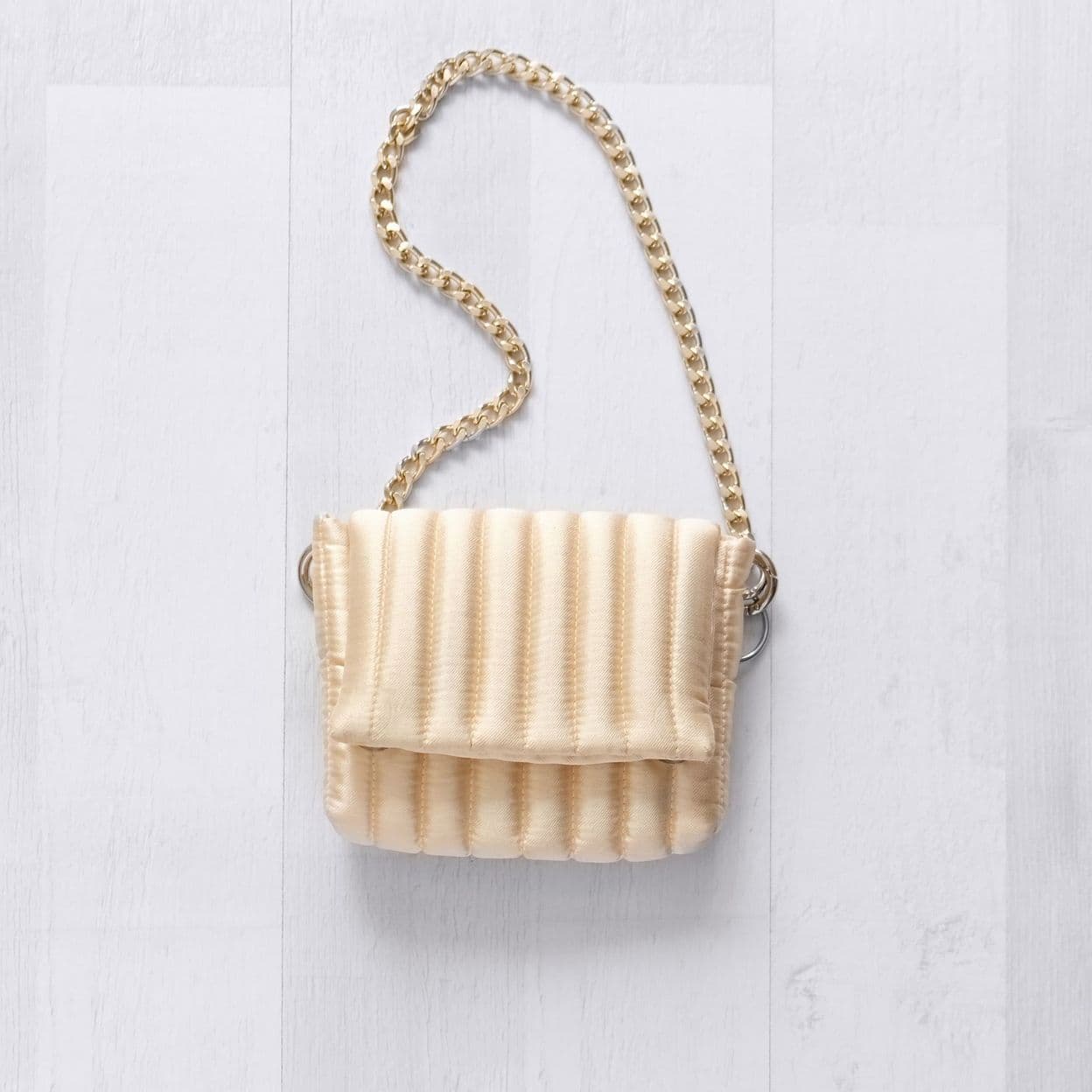 Купить Сумка стеганая AGLAIS в оттенке «Светлое золото»