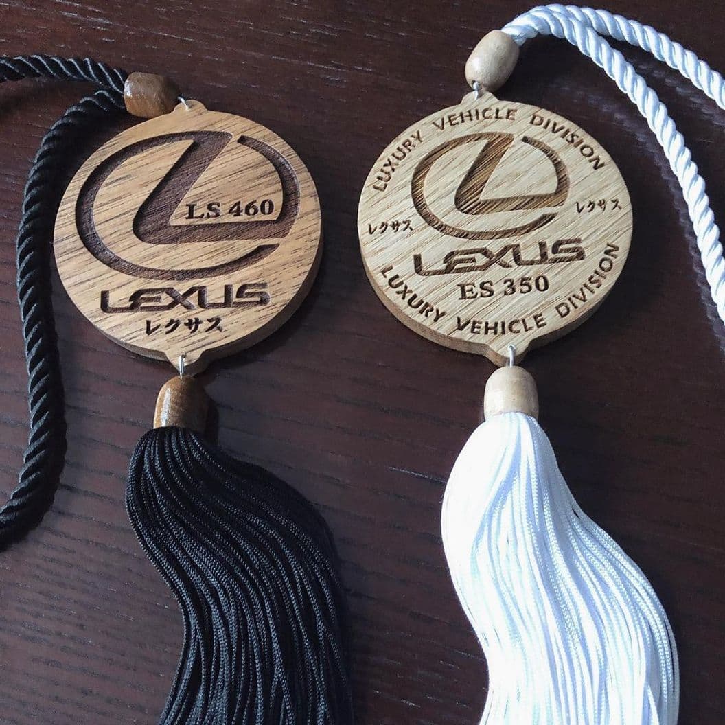Купить подвеску на зеркало Lexus