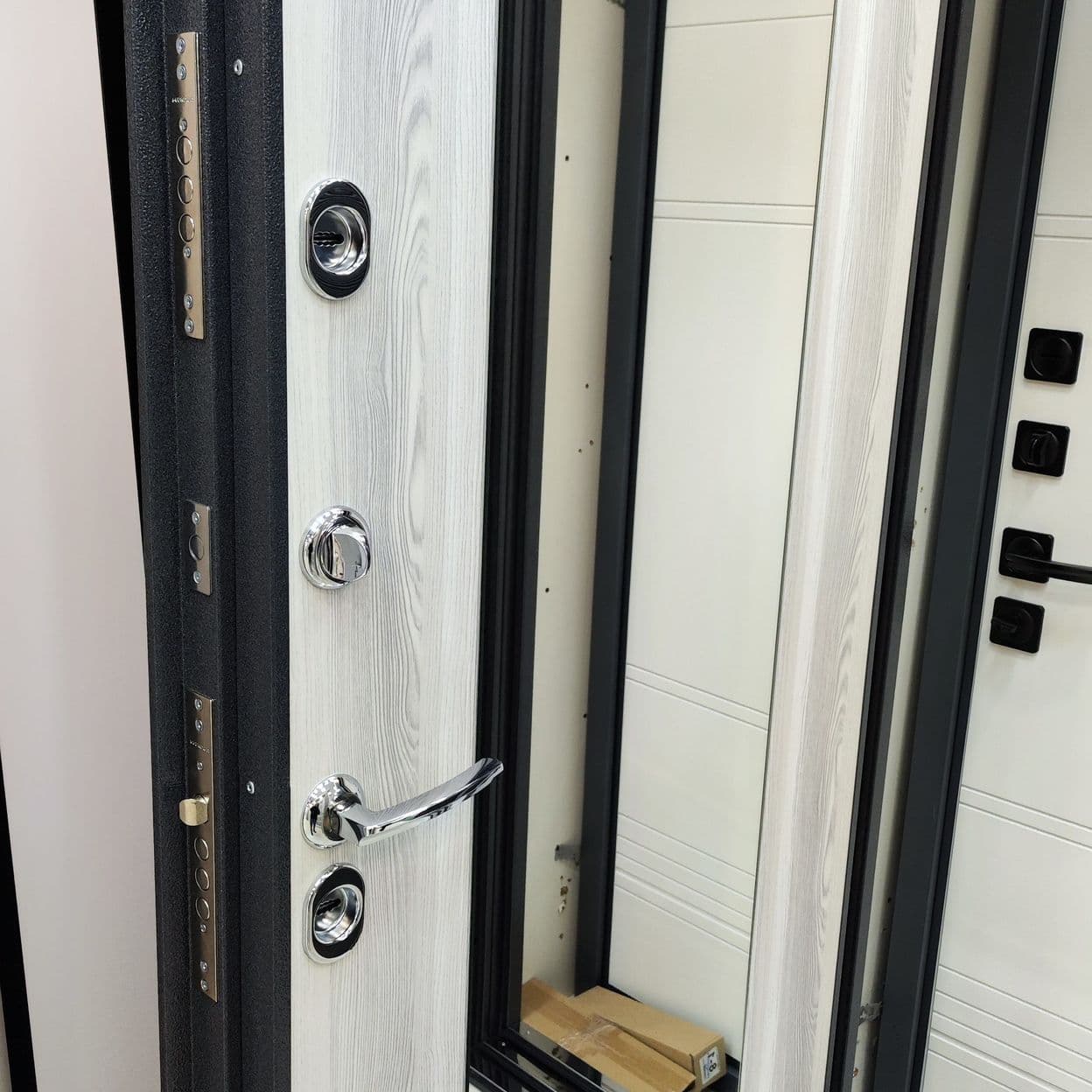 Купить Дверь входная с терморазрывом "СТАНДАРТ MP" с зеркалом, Мастино