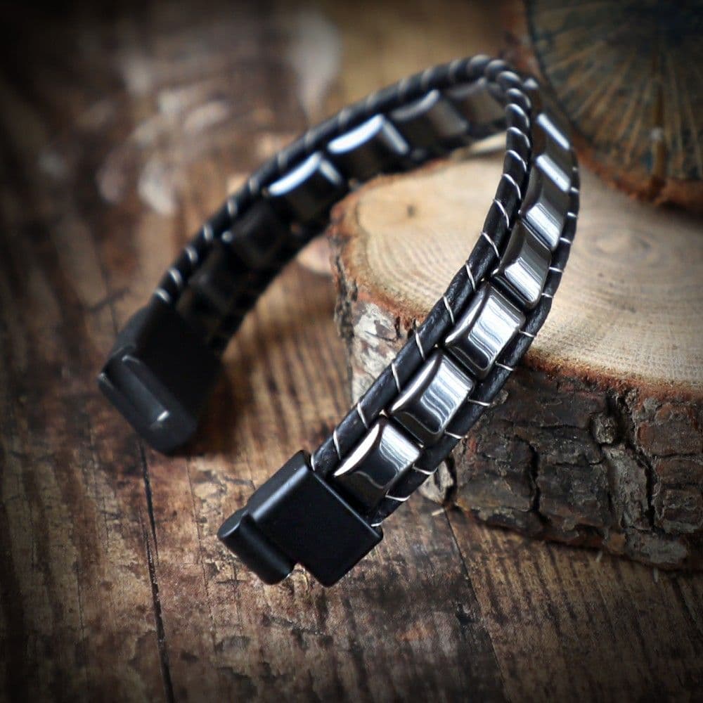 Купить Гематит, кожа, сталь. Браслет мужской / женский кожаный из натуральных камней Гематит (арт. DMBR001)