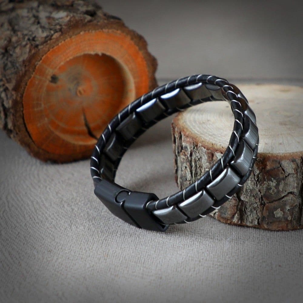 Купить Гематит, кожа, сталь. Браслет мужской / женский кожаный из натуральных камней Гематит (арт. DMBR001)