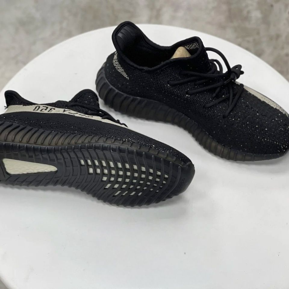 Купить Adidas Yeezy Boost 350 V2, Core Black White