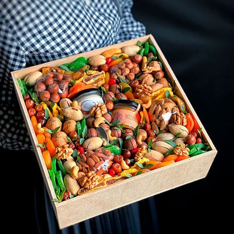 Купить Бокс из орехов и сухофруктов арт. 131