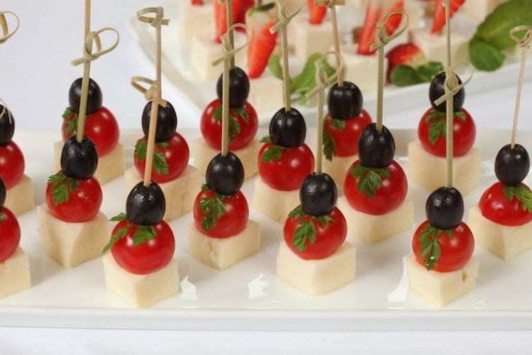 Купить Канапе с помидорами черри и сыром