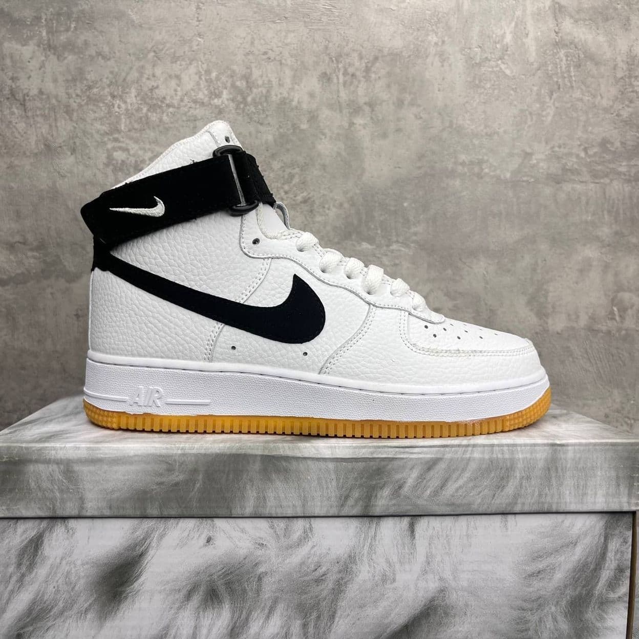 Купить Nike Air Force 1 High '07 Black Swoosh