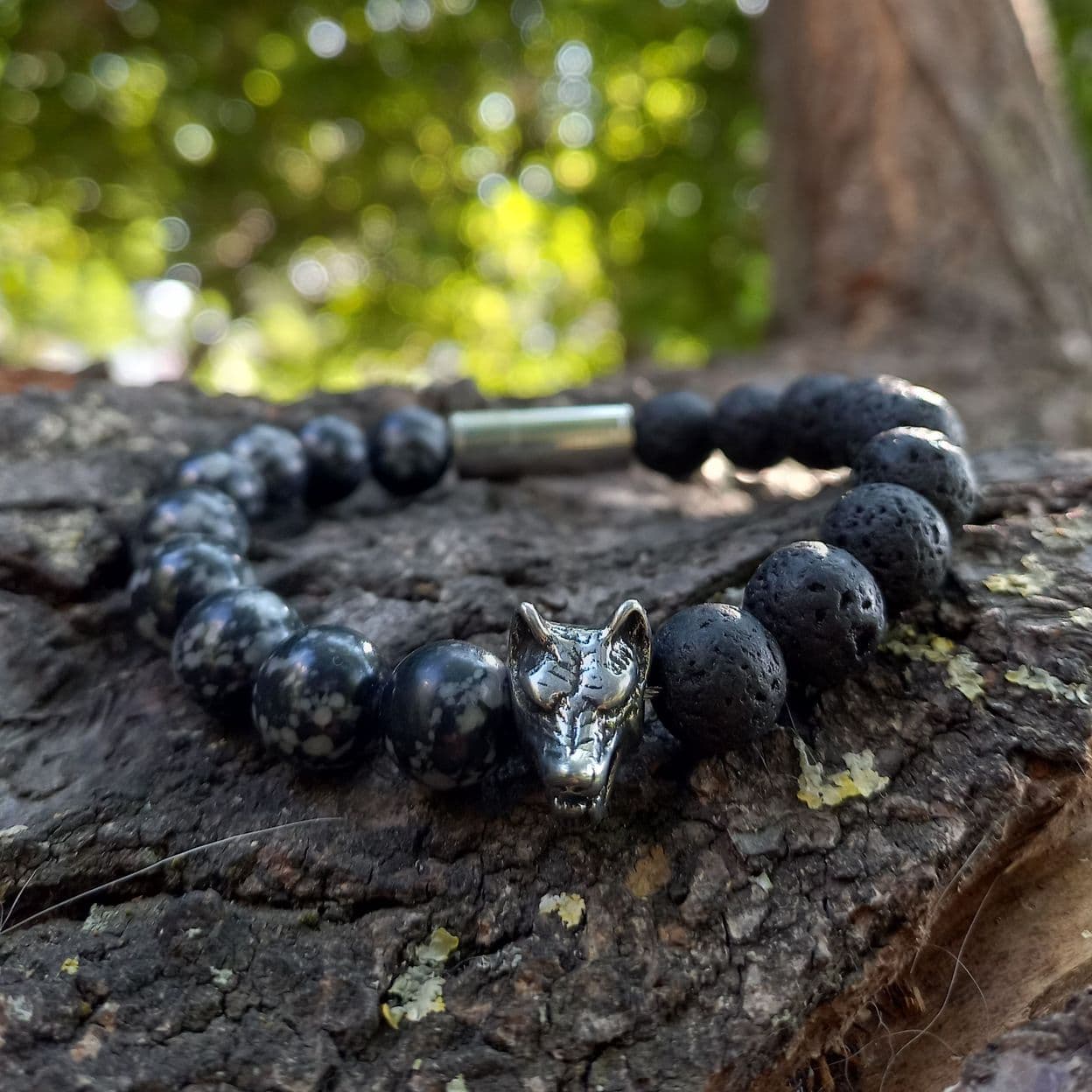 Купить Лава и снежный обсидиан 10 мм. Браслет "Волк" мужской / женский из натуральных камней, магнитный замок, сталь (арт. ODB001)