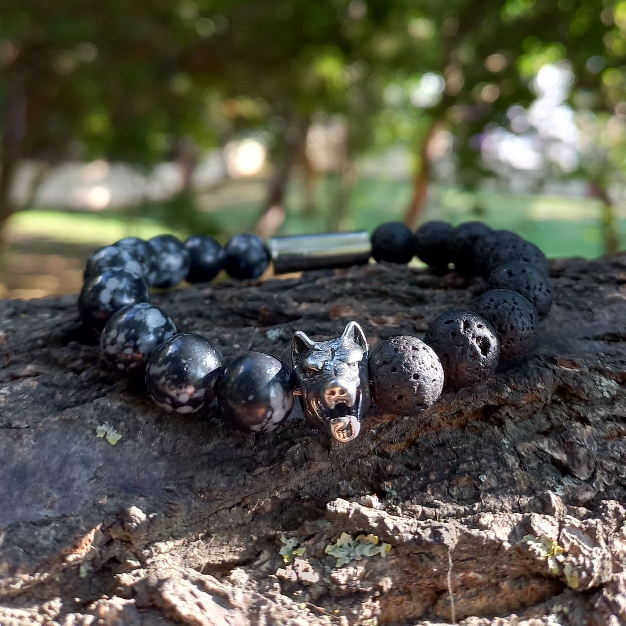 Купить Лава и снежный обсидиан 10 мм. Браслет "Волк" мужской / женский из натуральных камней, магнитный замок, сталь (арт. ODB001)