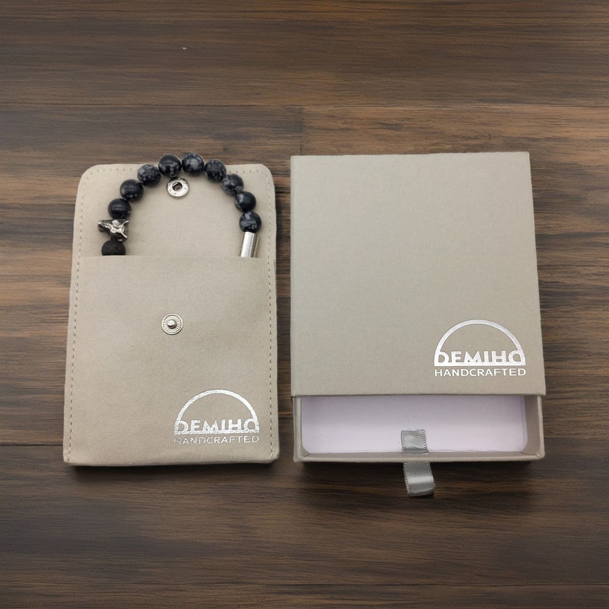 Купить Лава и снежный обсидиан 10 мм. Браслет "Волк" мужской / женский из натуральных камней, магнитный замок, сталь (арт. ODB001)