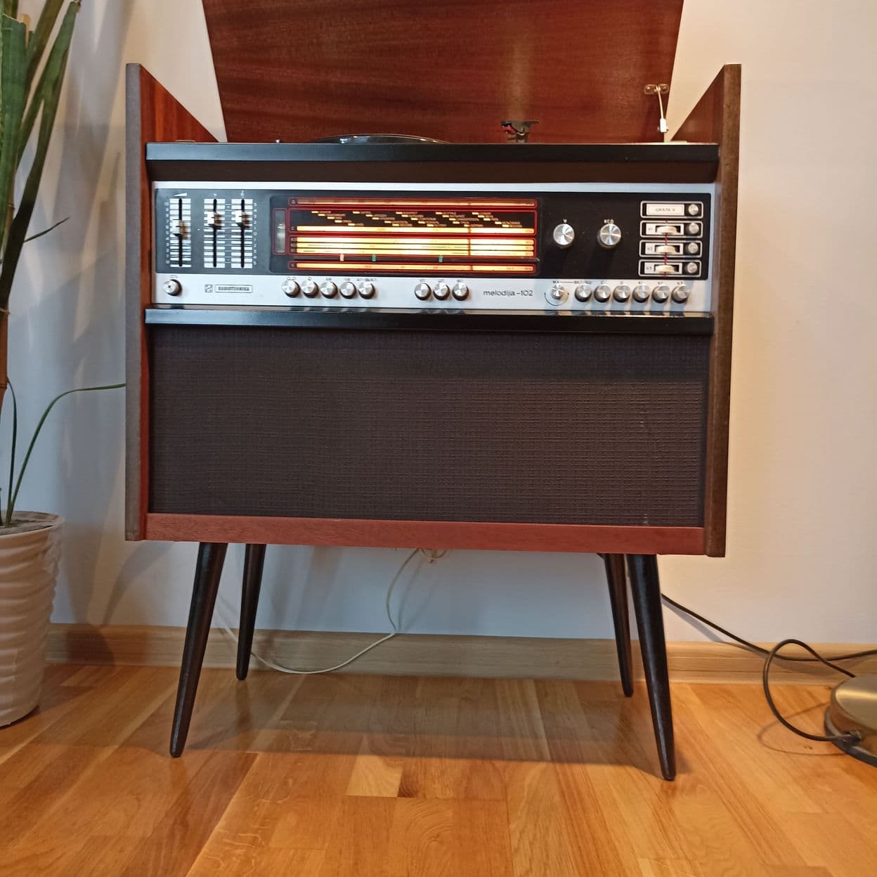 Купить Радиола Мелодия 102 с Bluetooth