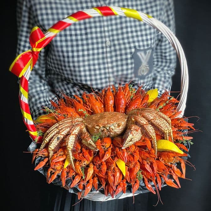 Корзина из раков и краба
