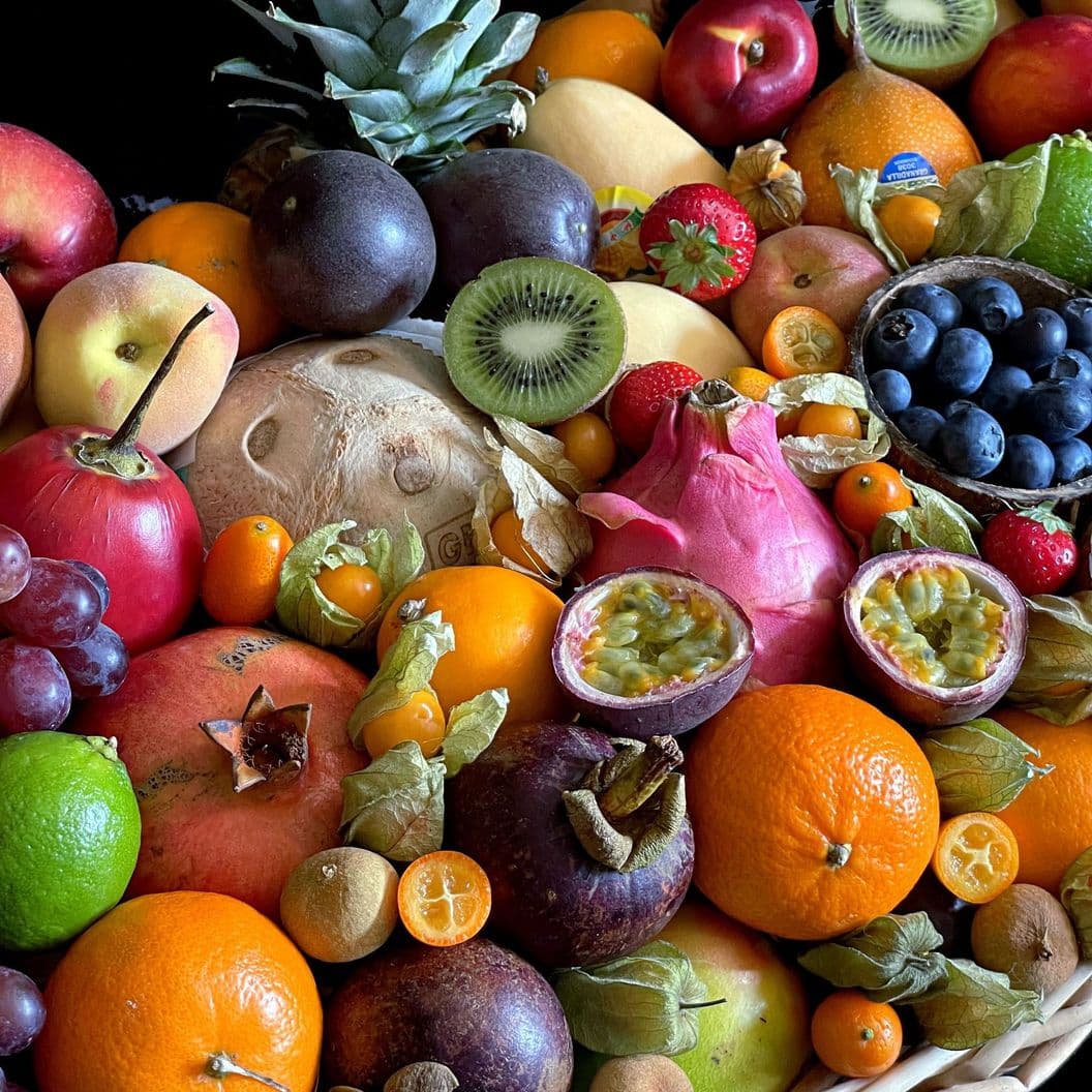 Купить Большая корзина из экзотических фруктов арт. 485