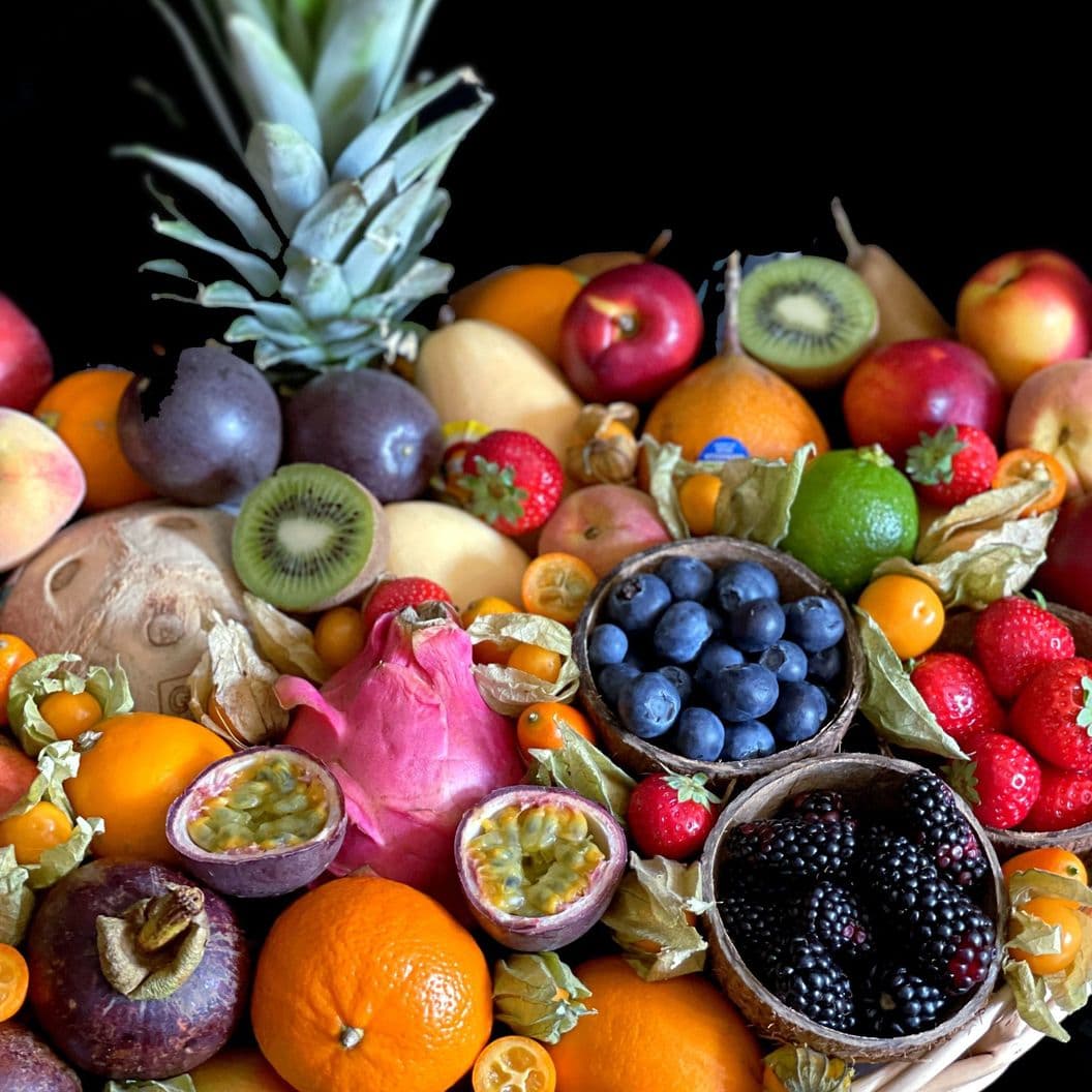 Купить Большая корзина из экзотических фруктов арт. 485