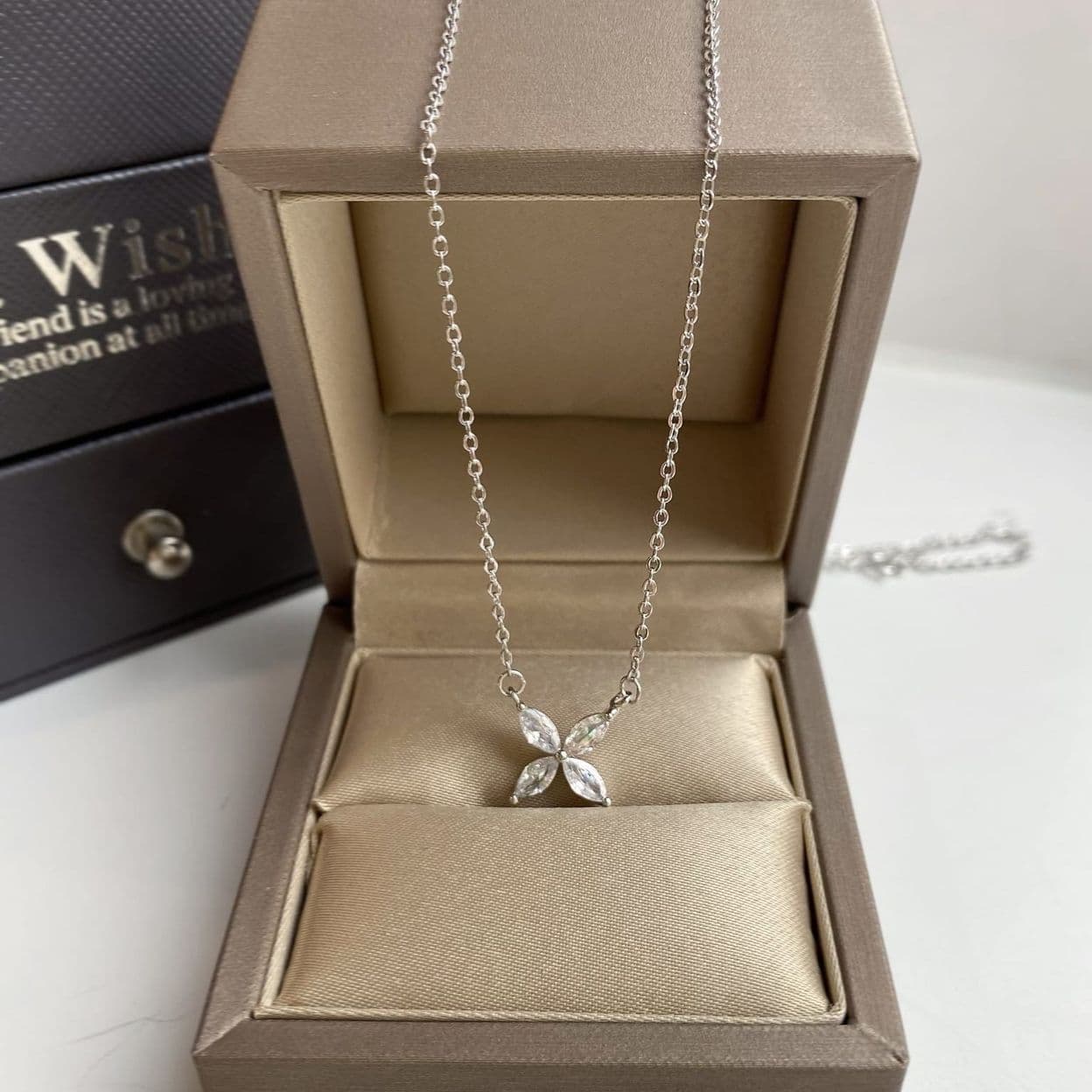 Купить Кулон Завтрак у Тиффани