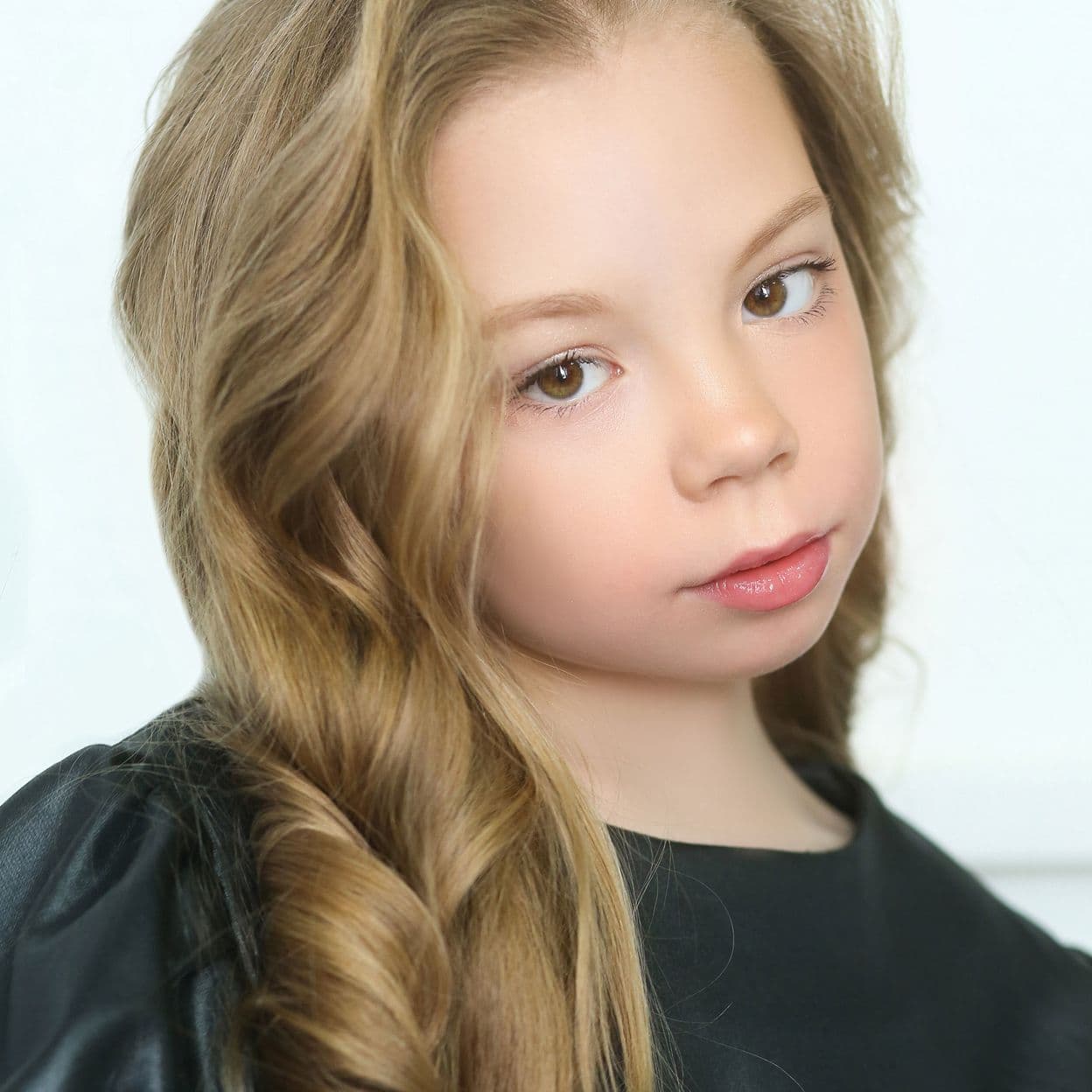 Купить Электронный журнал RAAMAT Magazine April 2025 Teen&Kids Edition Issue 3