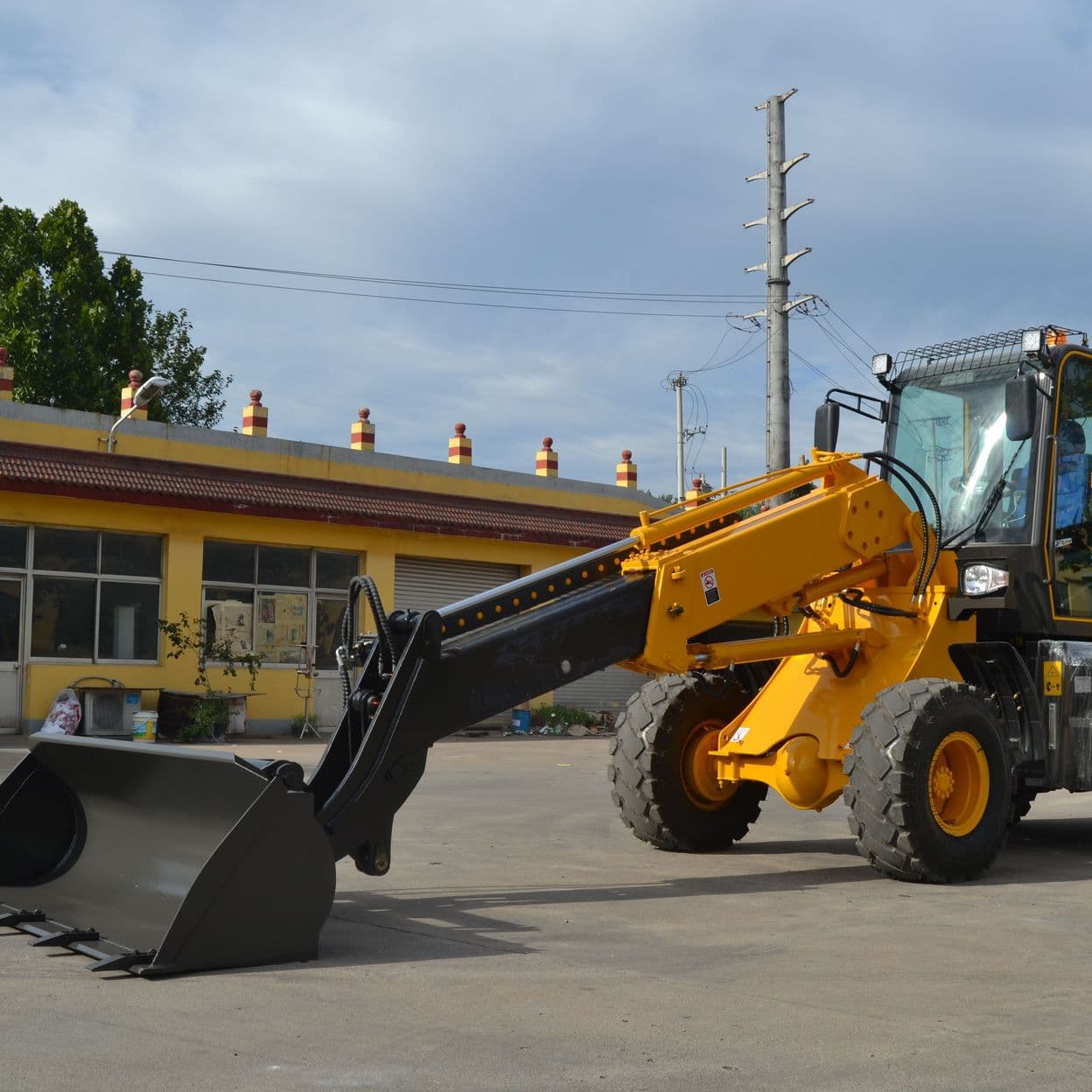 Купить Телескопический колесный погрузчик FORLOAD T1500 
