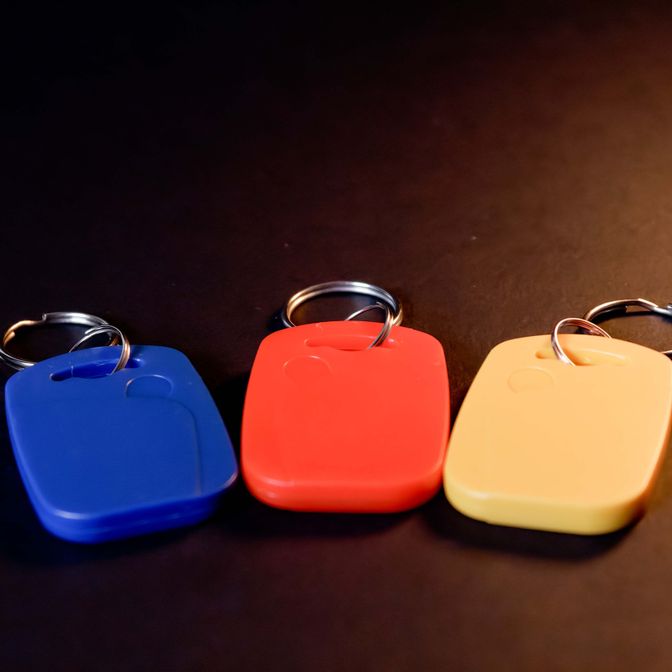 Купить перезаписываемый комбо-брелок NFC+RFID для Flipper Zero