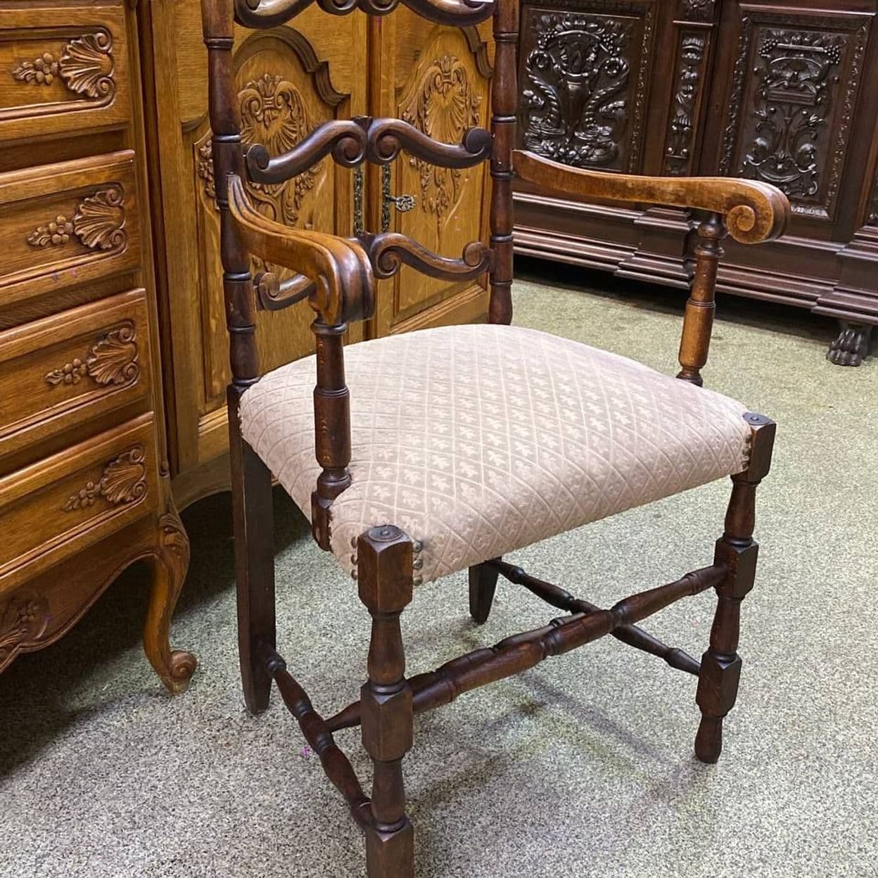 Купить Старинный стул