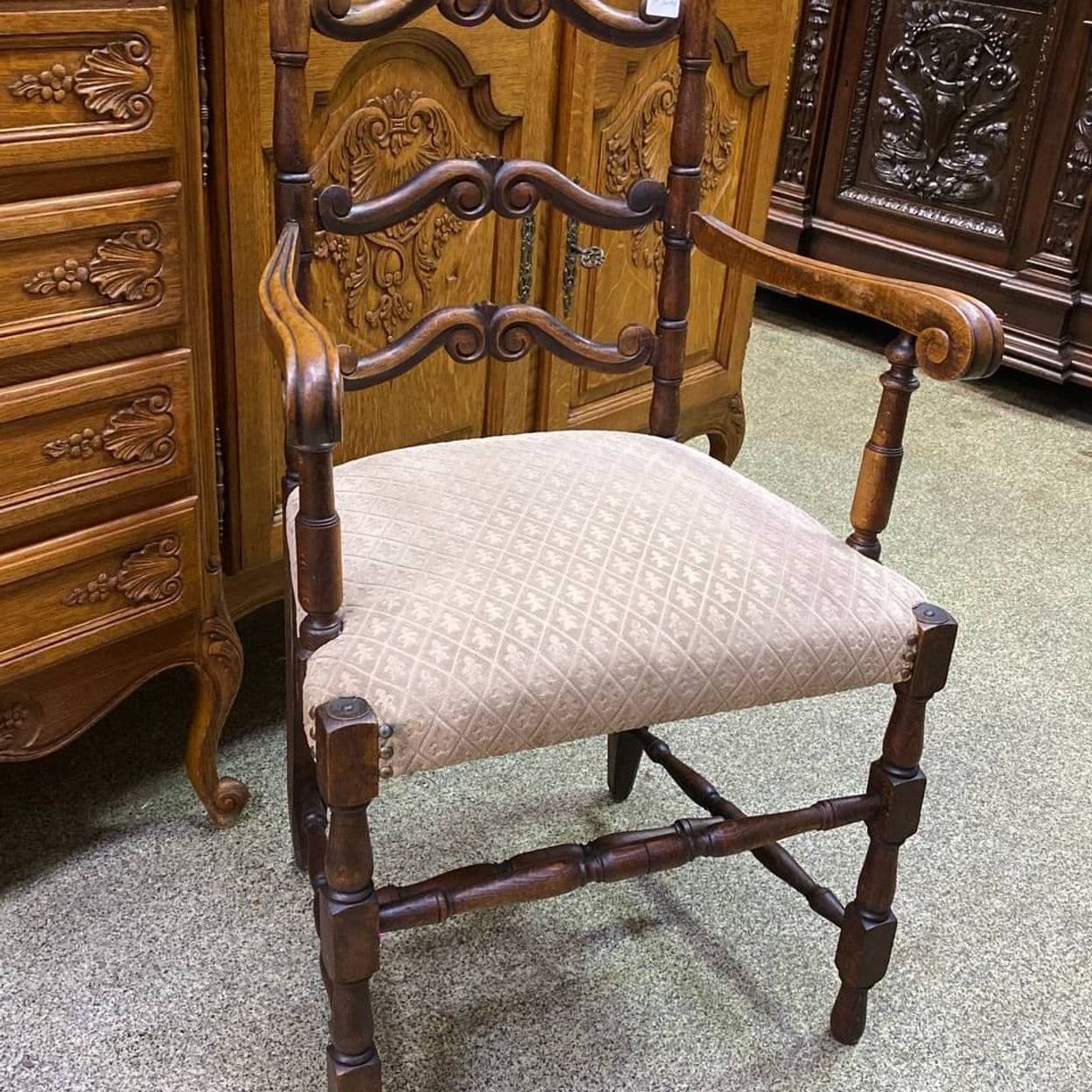 Купить Старинный стул