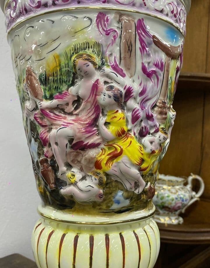 Купить Большая ваза с крышкой Capodimonte