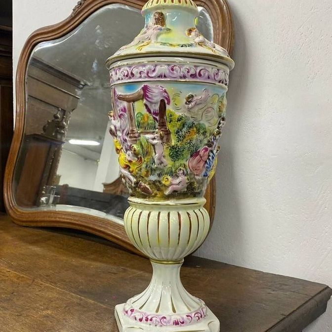 Купить Большая ваза с крышкой Capodimonte