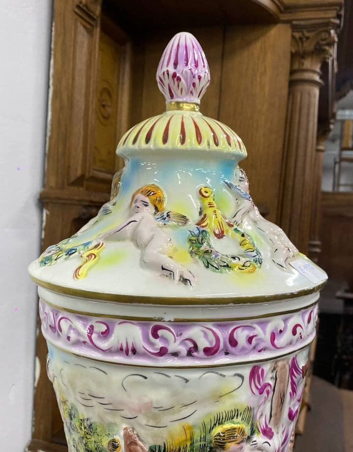 Купить Большая ваза с крышкой Capodimonte