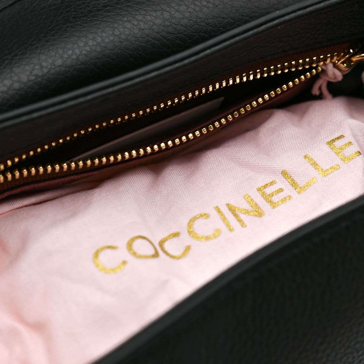 Купить Сумка женская Coccinelle