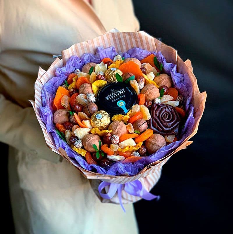 Купить Букет из орехов и сухофруктов арт. 324