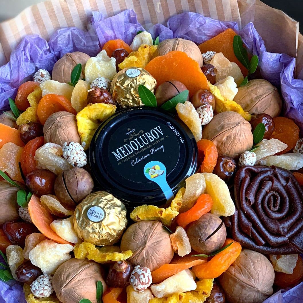 Купить Букет из орехов и сухофруктов арт. 324