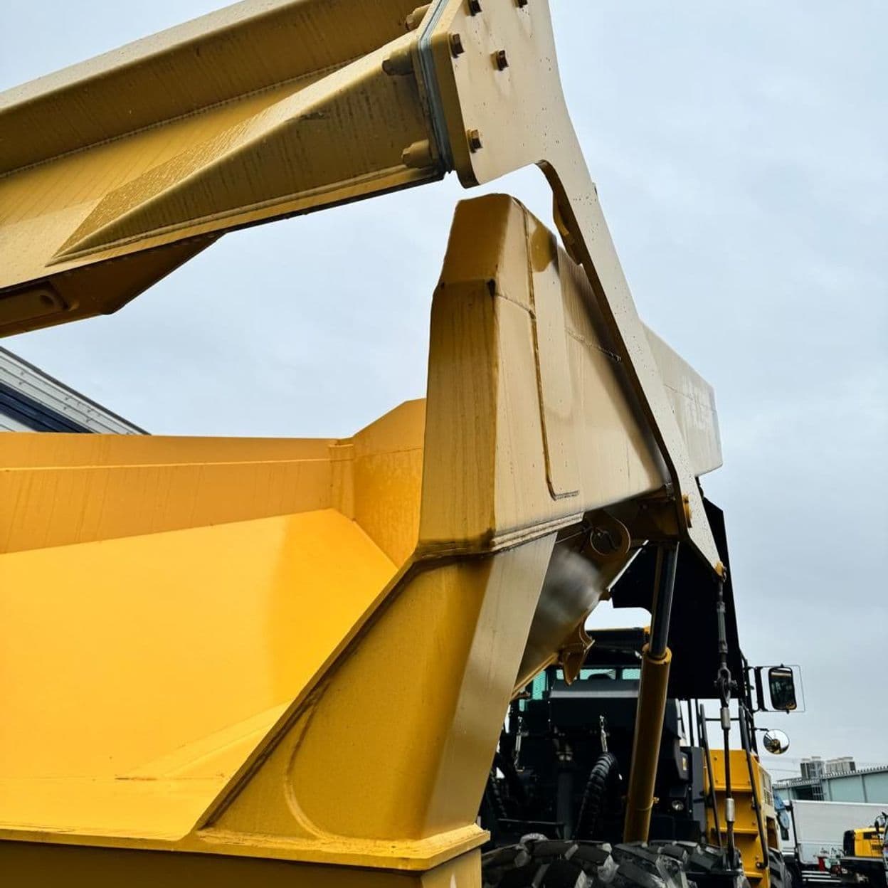 Купить Komatsu HM 400-5 новый