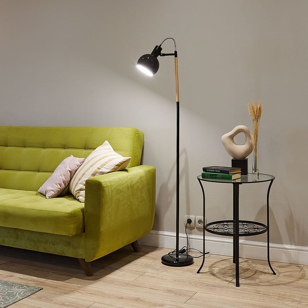 Купить Торшер напольный под лампу Е14, 60W, с регулировкой наклона UML-T702