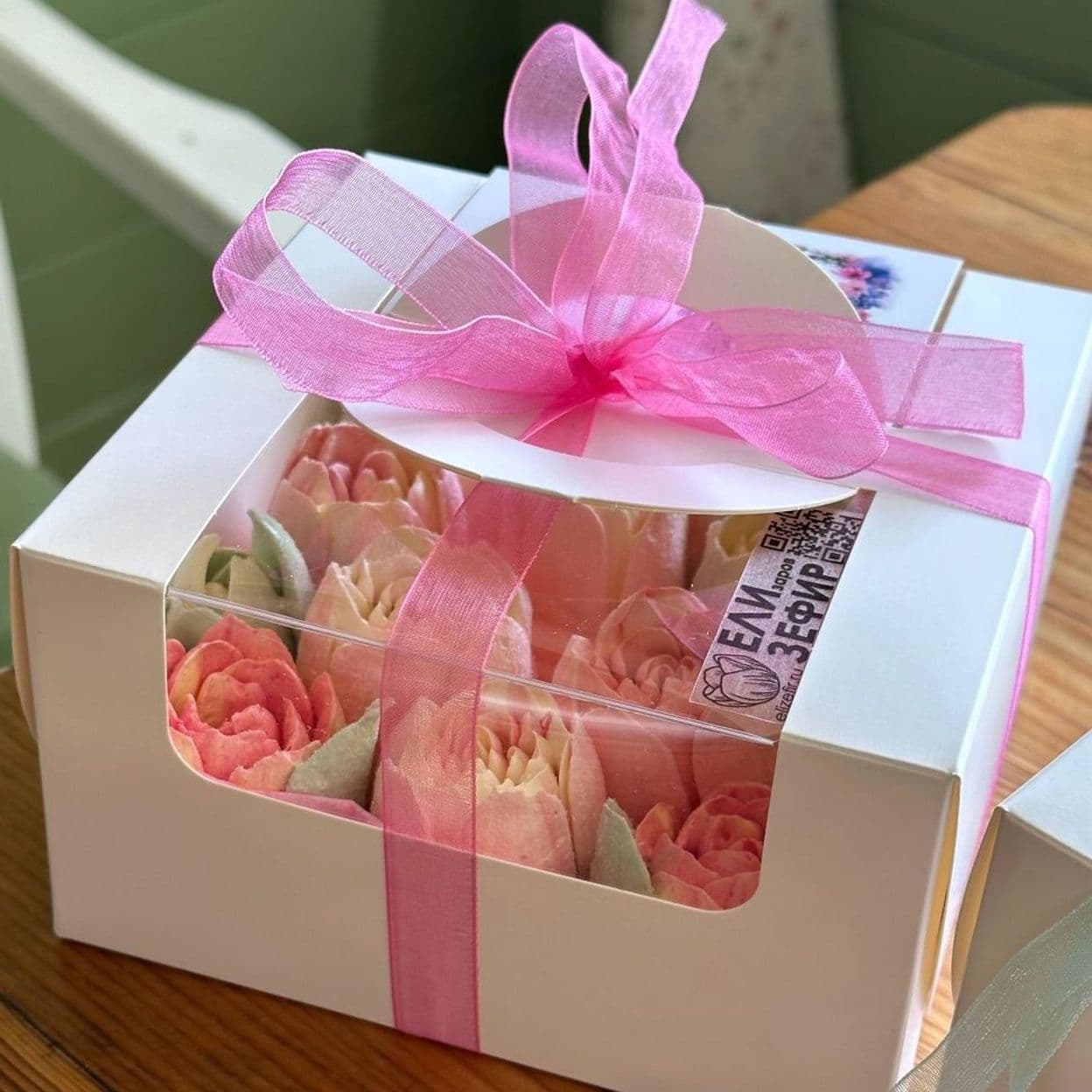 Купить Коробочка 14*14 см с тюльпанами из зефира