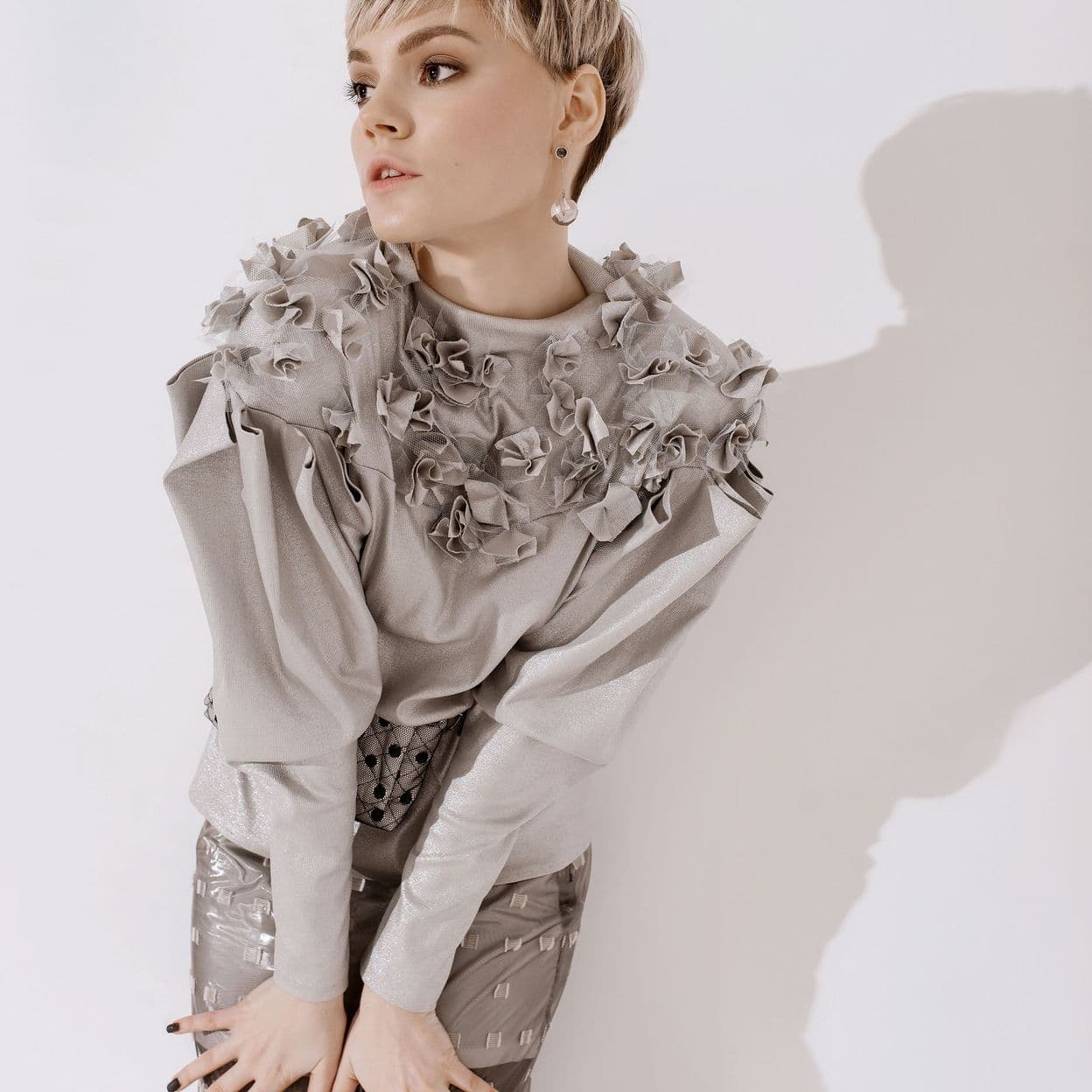 Купить Серебряный трикотажный пуловер с цветами