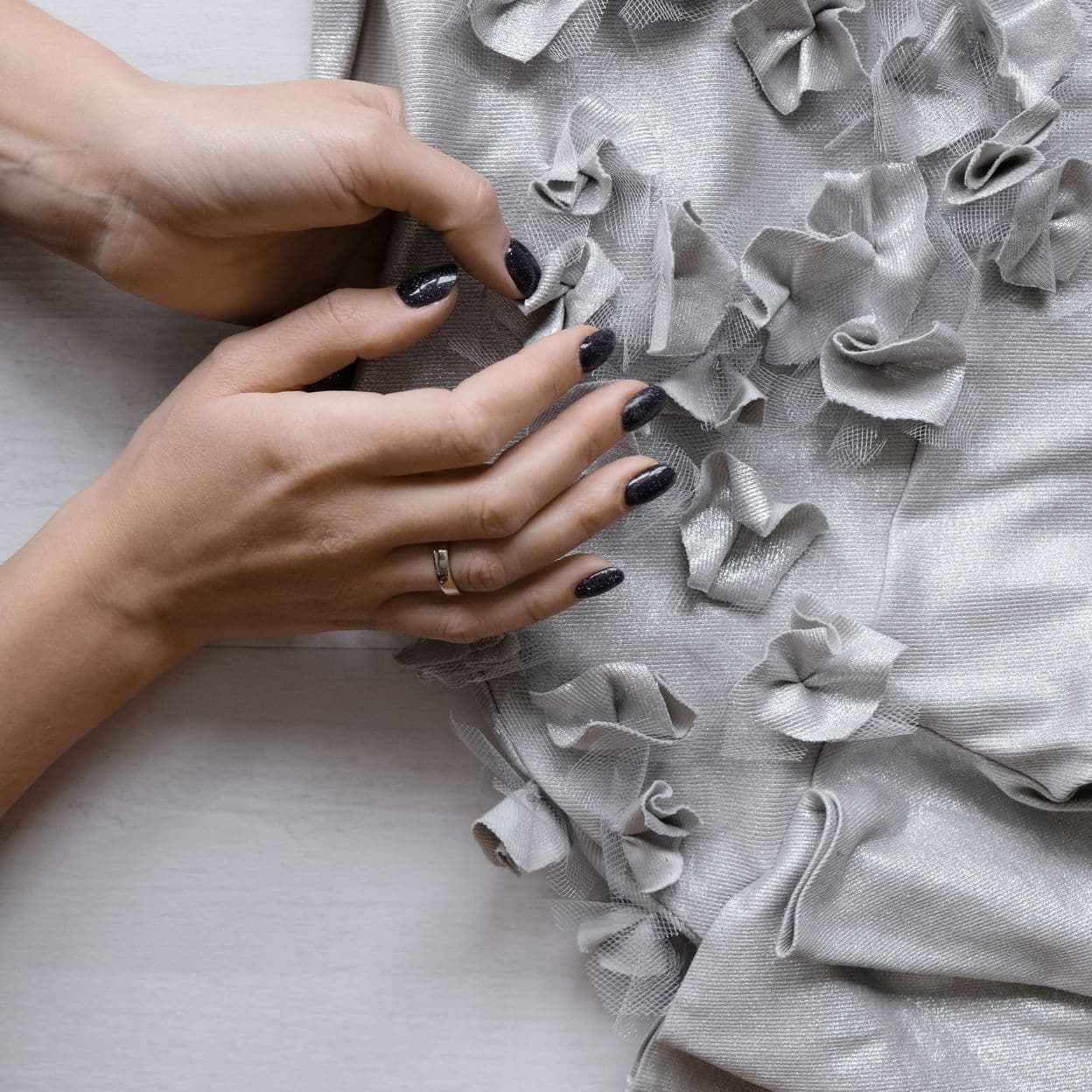 Купить Серебряный трикотажный пуловер с цветами