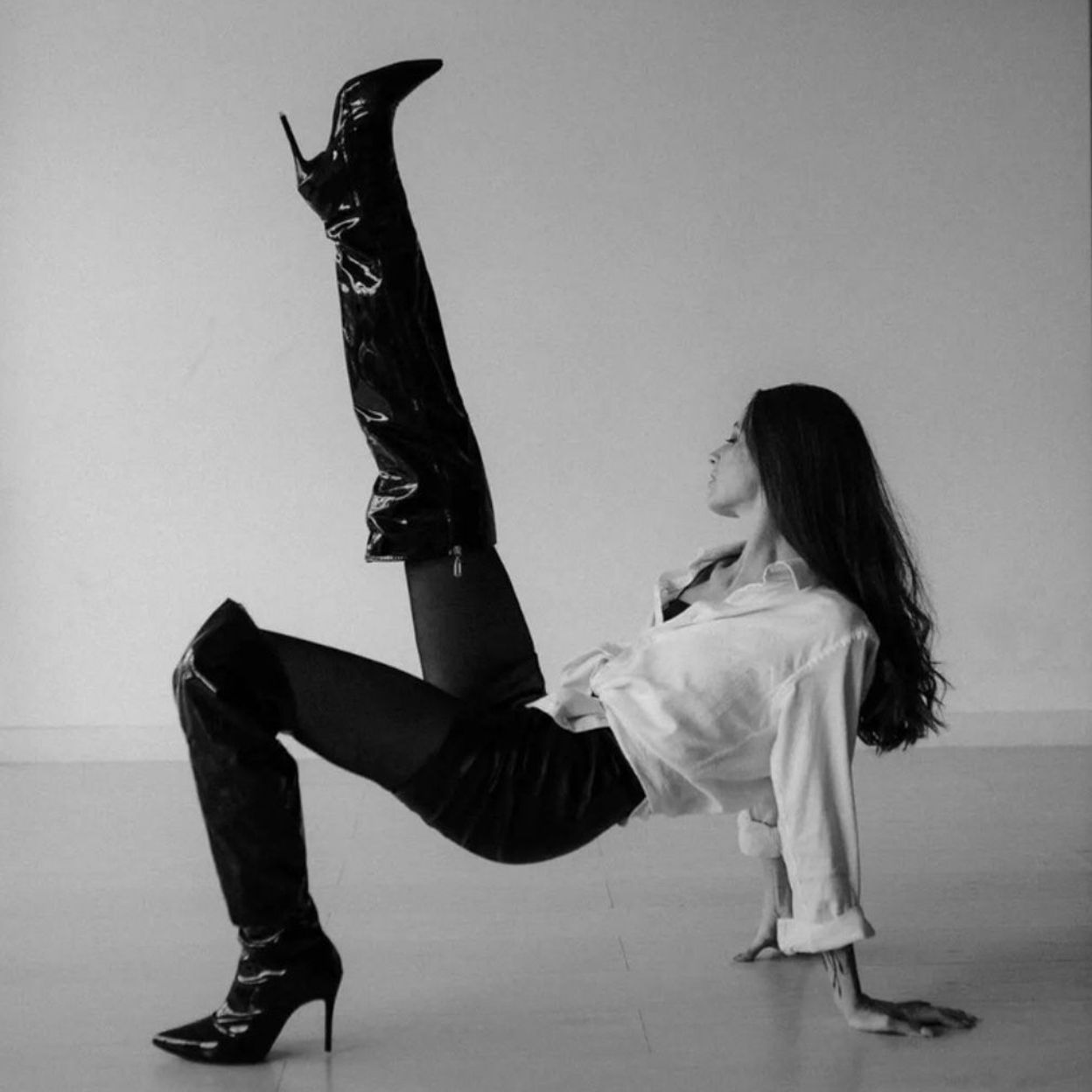 Купить Ботфорты лаковые черные