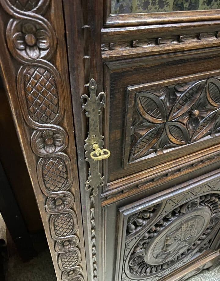 Купить Старинная витрина