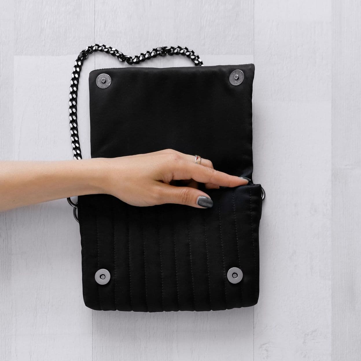 Купить Сумка стеганая AGLAIS в оттенке «Чёрный кобальт»