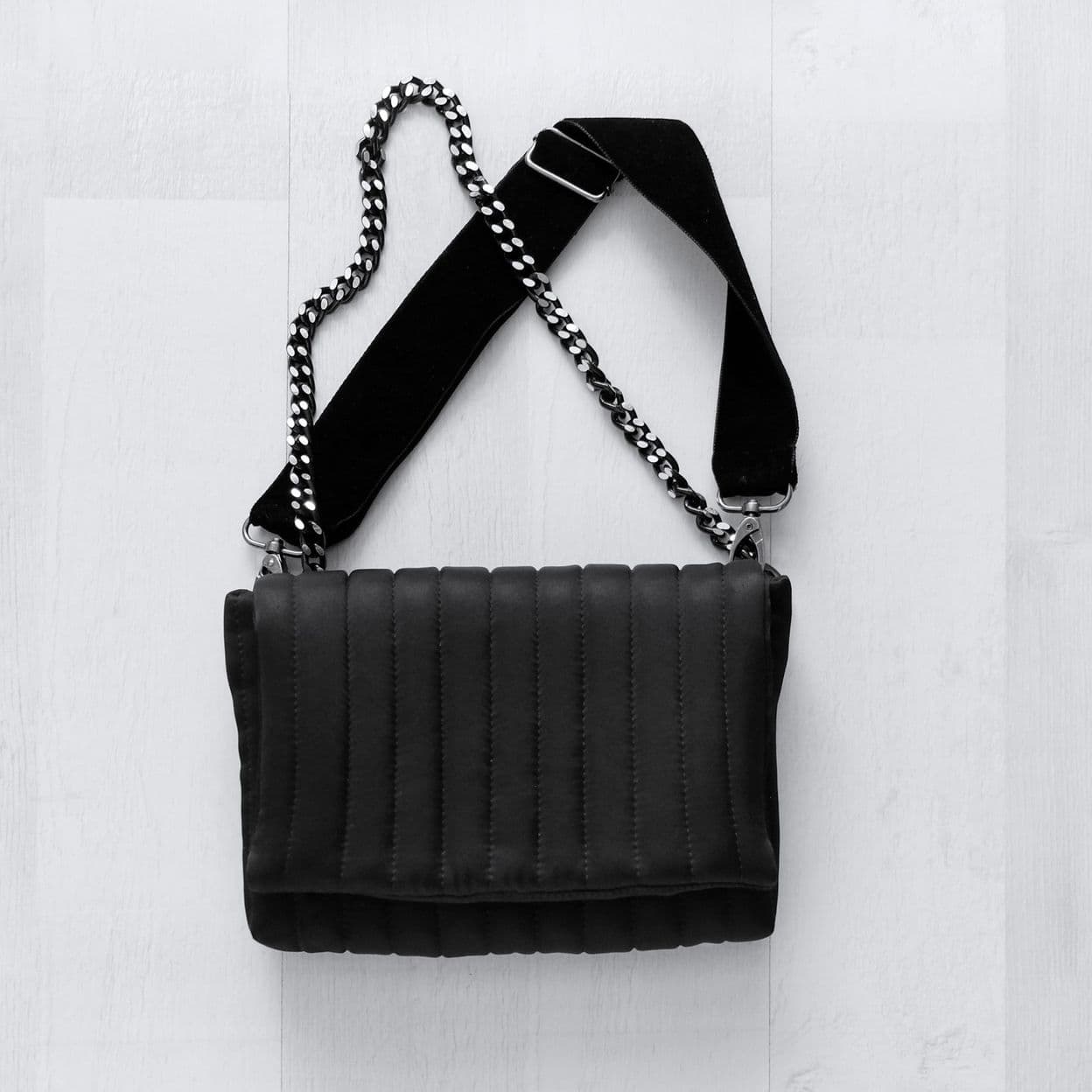 Купить Сумка стеганая AGLAIS в оттенке «Чёрный кобальт»