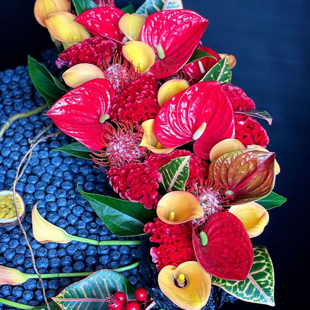 Купить Букет из ягод и цветов арт. 502