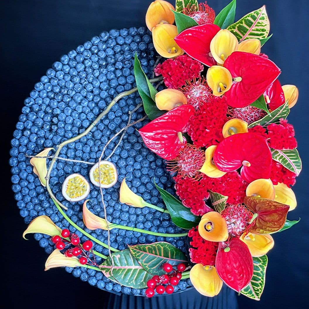 Купить Букет из ягод и цветов арт. 502