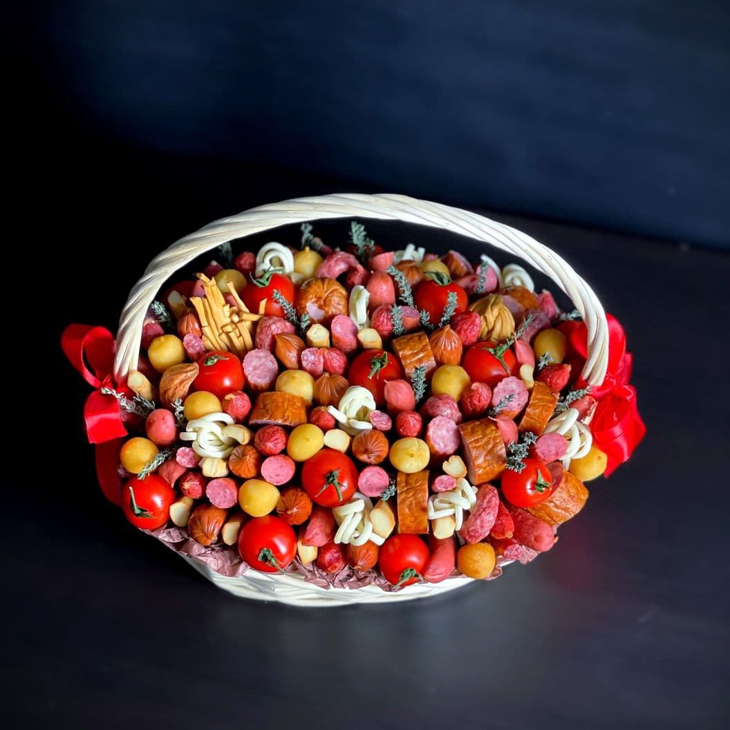 Купить Подарочная корзина из колбасок  арт. 525