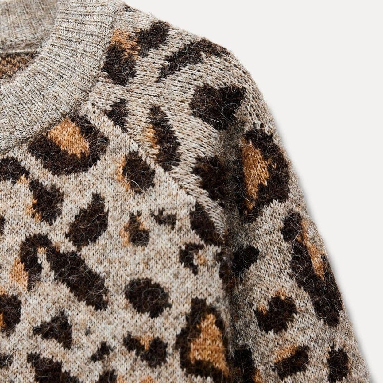 Купить Жаккардовый свитер с анималистичным принтом ZARA