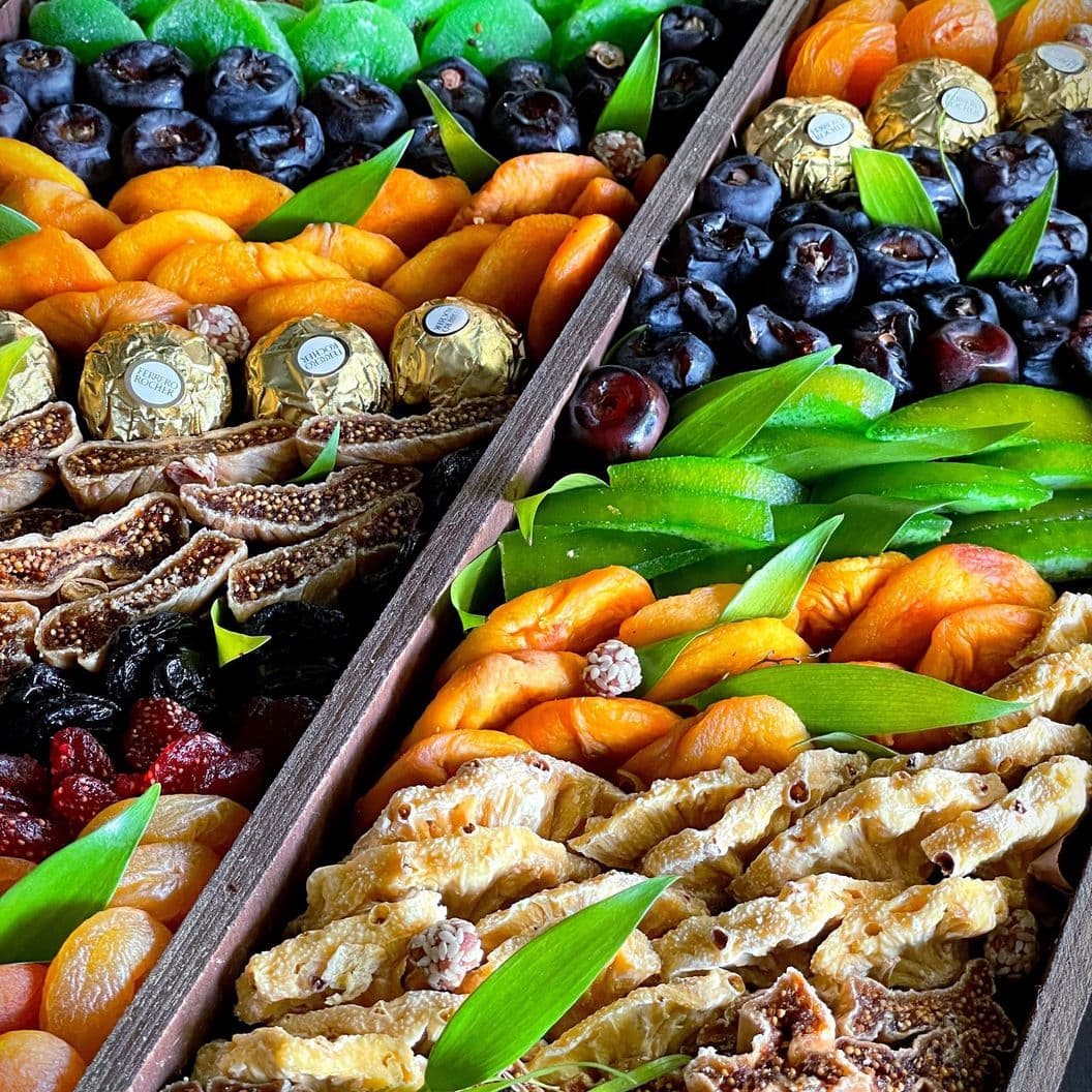 Купить Бокс из орехов и сухофруктов арт. 438