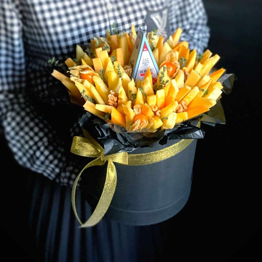 Купить Подарок из сыра и ананаса арт. 539